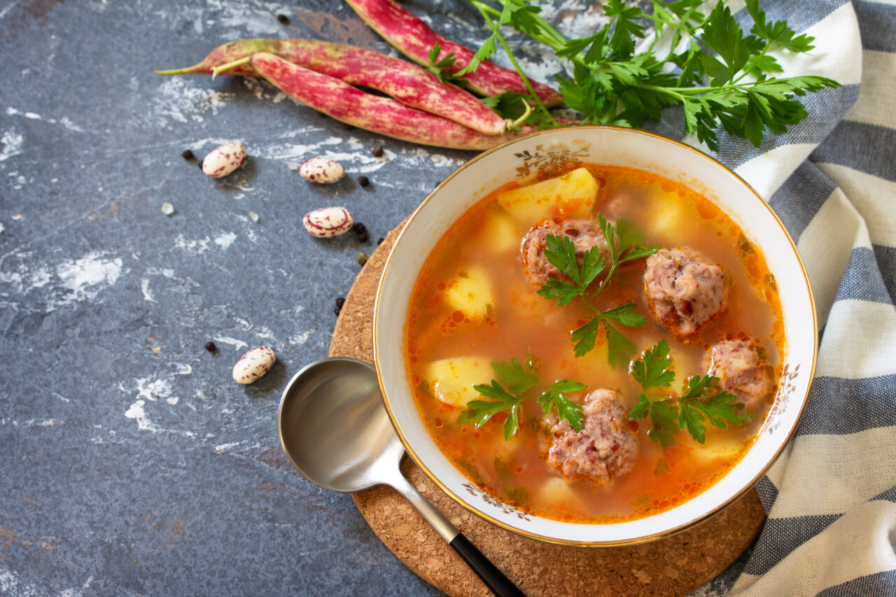 ciorba-la-10-de-lei-pe-litoral-in-plin-sezon.-unde-se-petrece-minunea-si-care-sunt-motivele