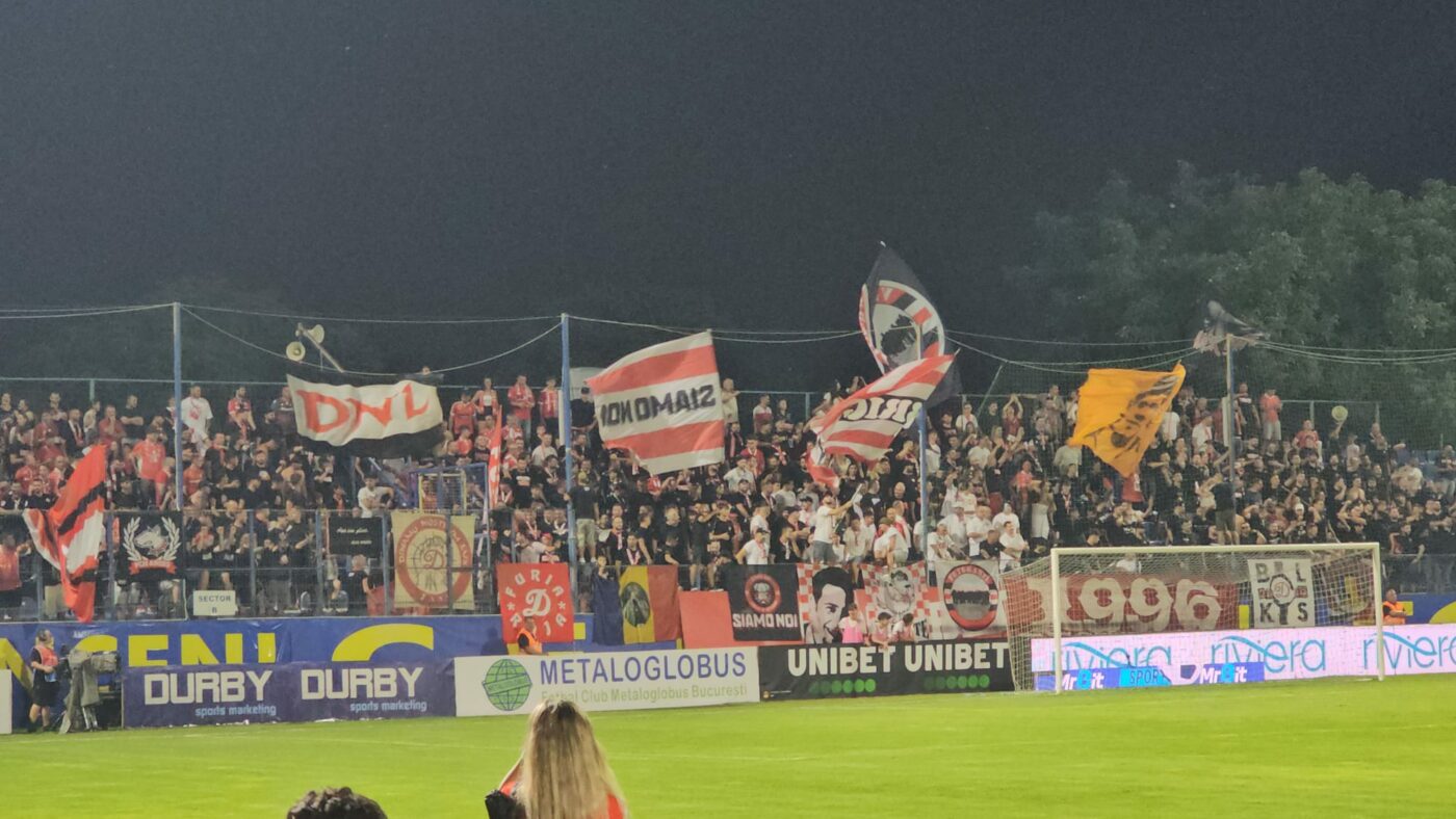 ultrasii-lui-dinamo,-razboi-cu-cei-de-la-csa-steaua-si-injurii-la-adresa-lui-ion-iliescu