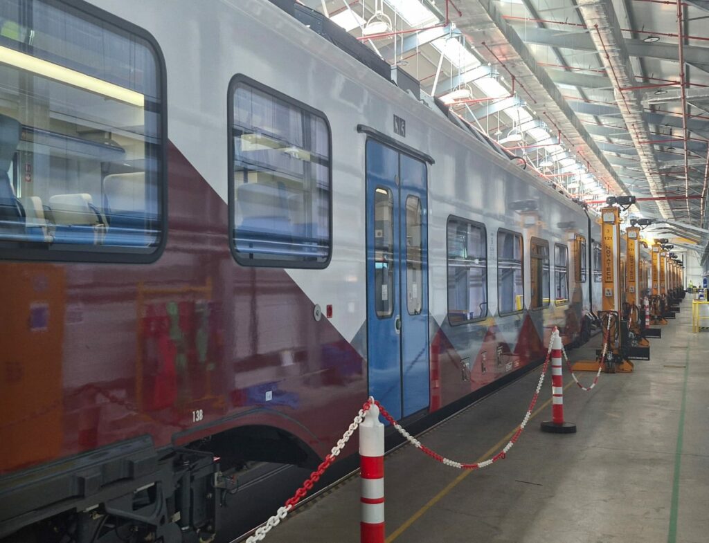 o-noua-rama-electrica-re-ir-de-tip-coradia-stream-a-fost-predata-cfr-calatori-de-catre-arf