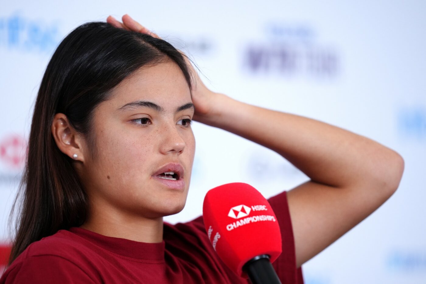 nu-ies-singura-la-plimbare-pe-strada.-a-intrat-spaima-in-emma-raducanu-dupa-ce-a-patit-la-dubai