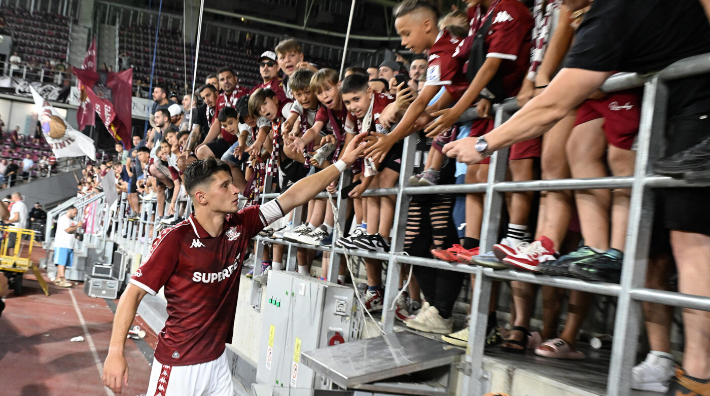 alex-dobre-e-noul-idol-al-giulestenilor!-cum-a-fost-primit-de-fani-inainte-de-rapid-fcsb