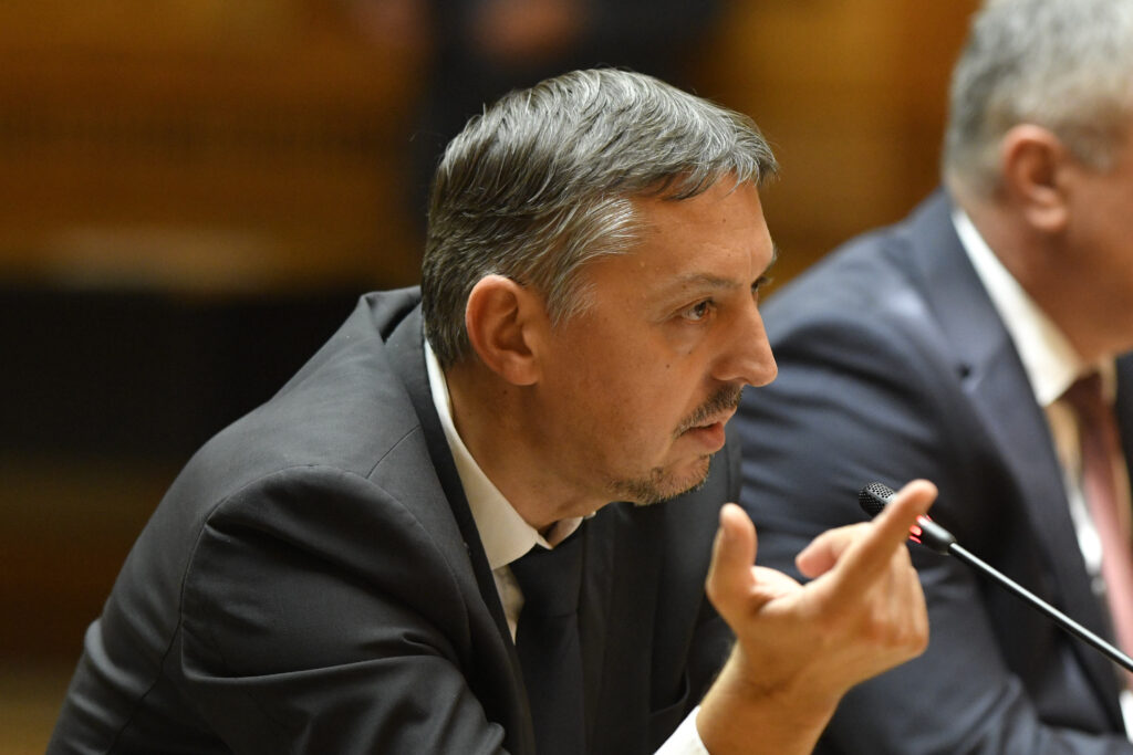 ministrul-educatiei,-intalnire-cu-studentii.-acestia-au-anuntat-ca-vor-continua-protestele