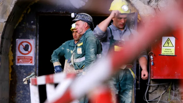 protest-spontan-al-minerilor-din-valea-jiului.-angajatii-nu-si-au-primit-inca-salariile