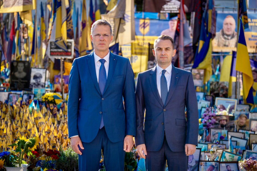 membri-ai-guvernuui-romaniei,-alaturi-de-poporul-ucrainean-de-ziua-independentei-ucrainei