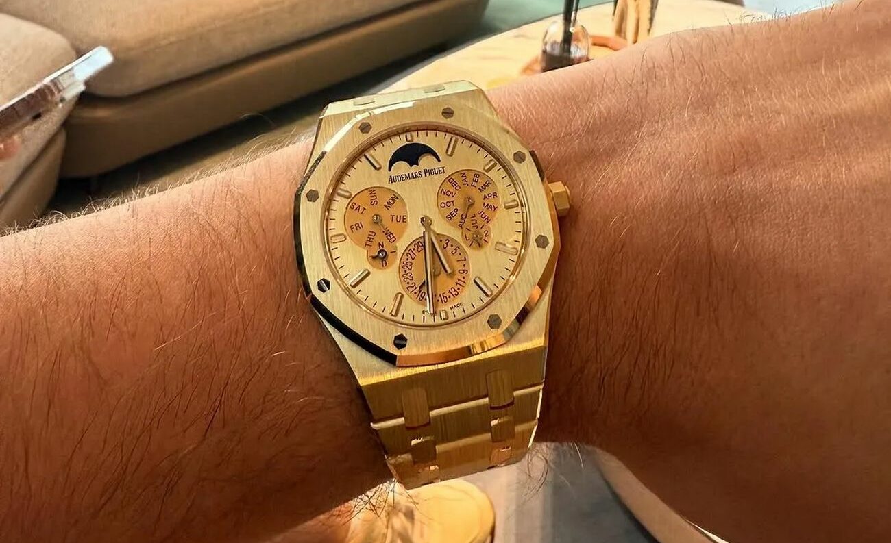 milionarul-si-a-facut-cadou-de-ziua-lui-de-nastere-un-ceas-de-460.000-de-euro!