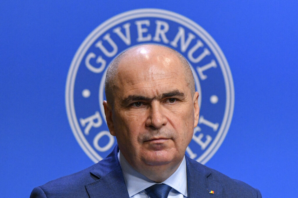 bolojan-explica-de-ce-guvernul-amana-interdictia-cumulului-pensiei-cu-salariul