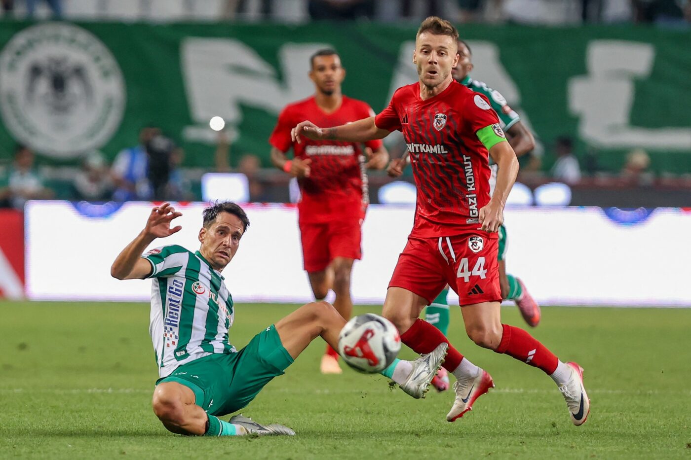 alex-maxim-i-a-naucit-pe-turci.-ce-a-reusit-in-meciul-cu-kasimpasa