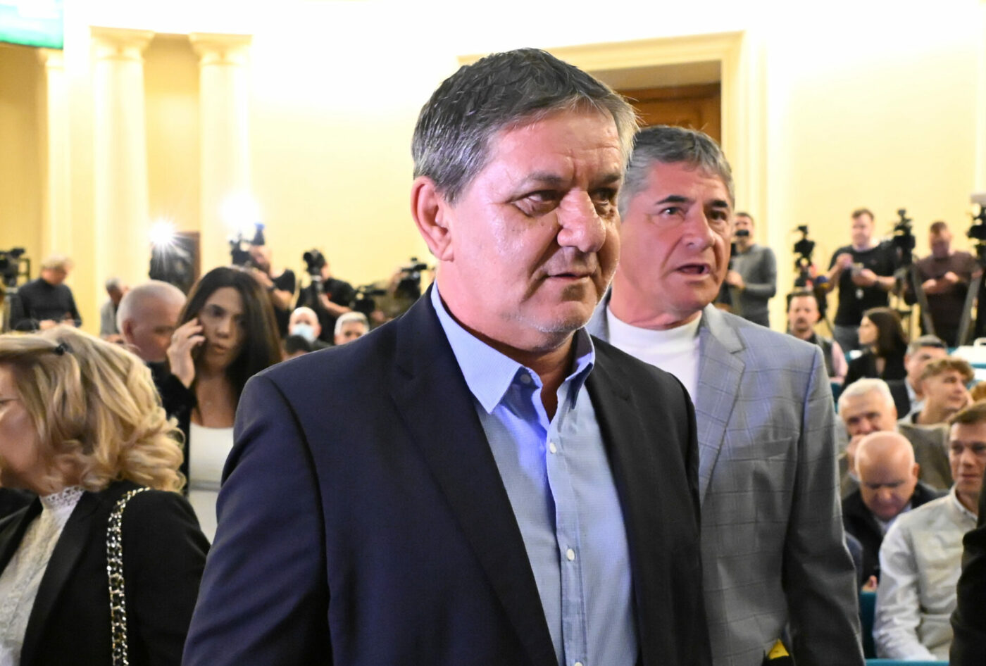 pus-sa-compare-fcsb-si-universitatea-craiova,-marius-lacatus-a-dat-verdictul:-ea-castiga!