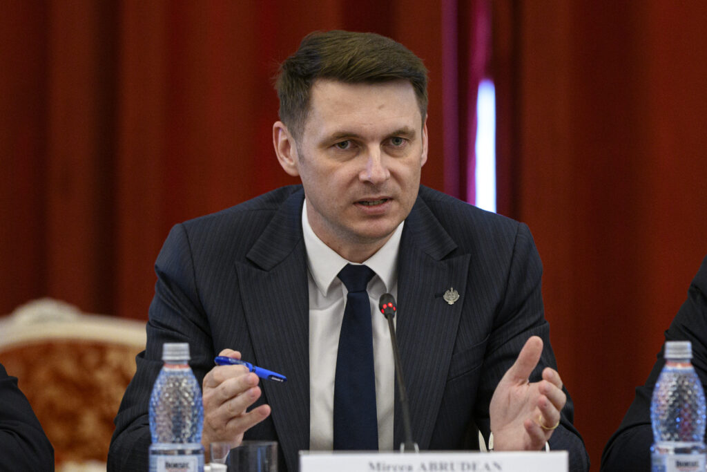 presedintele-senatului:-partidele-din-opozitie-au-facut-circ-in-parlament