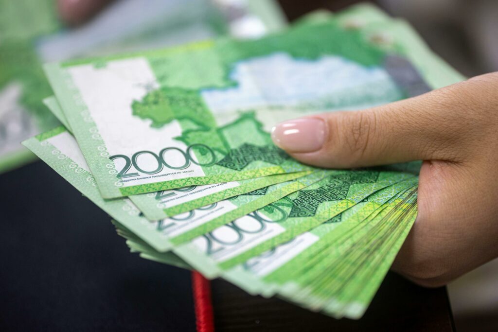 rubla-a-scazut-rapid-dupa-amenintarea-cu-noi-sanctiuni-din-partea-sua-si-a-ue