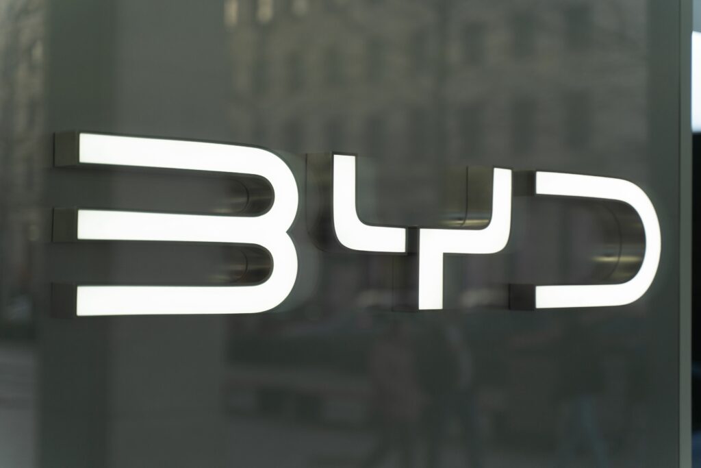 gigantul-chinez-byd-e-pregatit-daca-sua-ii-interzice-accesul-la-cipurile-nvidia