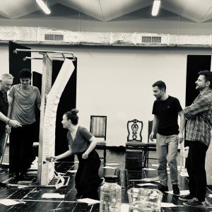 yuri-kordonsky-revine-in-romania-si-monteazametamorfozade-franz-kafkala-teatrul-excelsior