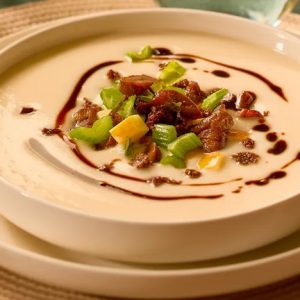 reteta-de-supa-vegana-cu-telina,-mar-si-topping-de-castane