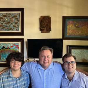 dragos-dolanescu,-viata-de-film:-are-trei-copii-cu-trei-femei,-iar-cea-de-a-doua-sotie-a-murit-la-nastere.-cum-arata-acum-fiica-si-cei-doi-baieti-si-cu-ce-se-ocupa:-tata-ar-fi-fost-foarte-mandru-de-ei-/-exclusv