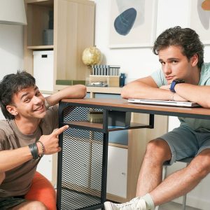 cum-reactioneaza-stefan-si-bogdan-iancu-cand-sunt-confundati:-dau-si-autografe-in-locul-fratelui-sau-fac-poze-si-el-face-la-fel.-multi-cred-ca-sunt-gemeni,-desi-intre-ei-e-o-diferenta-de-2-ani-/-exclusiv