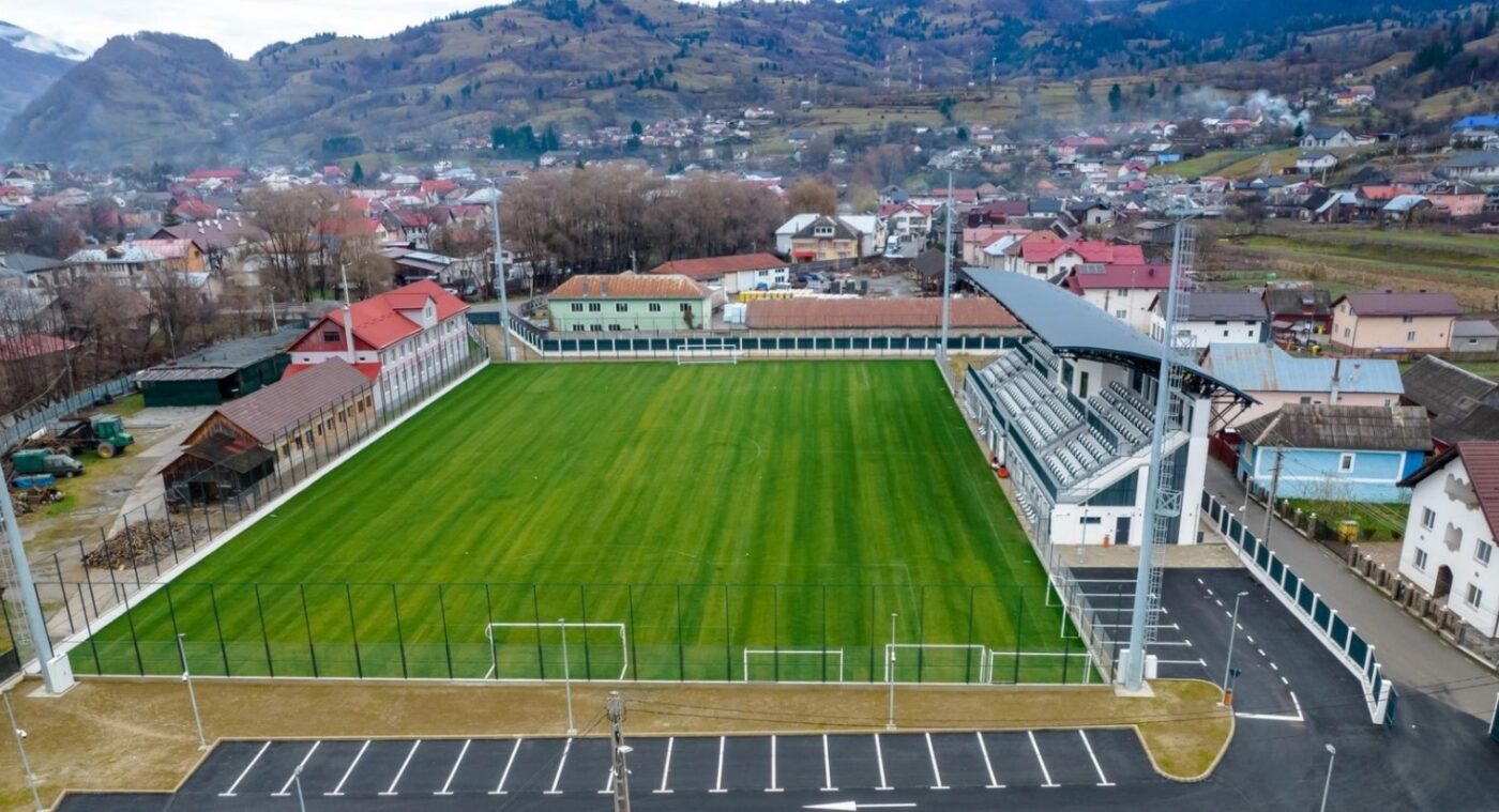 e-gata-bijuteria-de-peste-2000000-de-euro-dintr-o-localitate-din-bistrita-nasaud.-primele-imagini-cu-noul-stadion-sunt-spectaculoase
