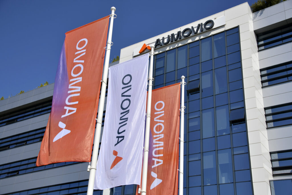 val-de-concedieri-in-romania.-peste-600-de-angajati-aumovio-urmeaza-sa-fie-disponibilizati-in-cadrul-unei-restructurari-globale