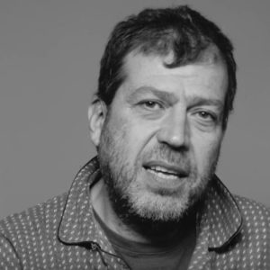 sute-de-oameni-la-priveghiul-lui-artanu-printre-ei,-si-adi-despot:-te-iubim,-tezaure.-drum-bun,-prietene/-imagini-emotionante