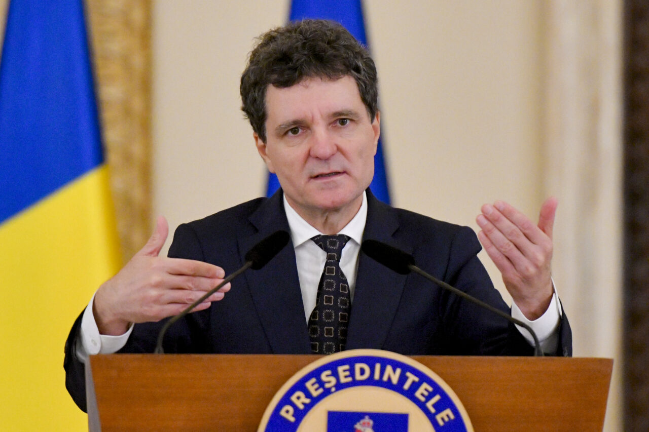 nicusor-dan-retrimite-la-parlament-legea-de-combatere-a-extremismului:-nu-e-suficient-de-clara-in-definirea-unor-infractiuni