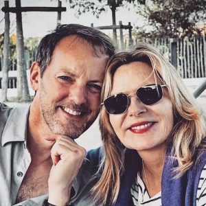 kim-cattrall-s-a-casatorit-la-69-de-ani.-russell-thomas,-sotul-vedetei-din-sex-and-the-city,-este-cu-14-ani-mai-tanar