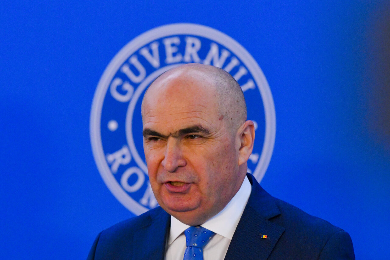 motiunea-de-cenzura-impotriva-guvernului-bolojan-a-fost-depusa-azi-in-parlament.-procesul-de-vot-are-loc-abia-pe-15-decembrie