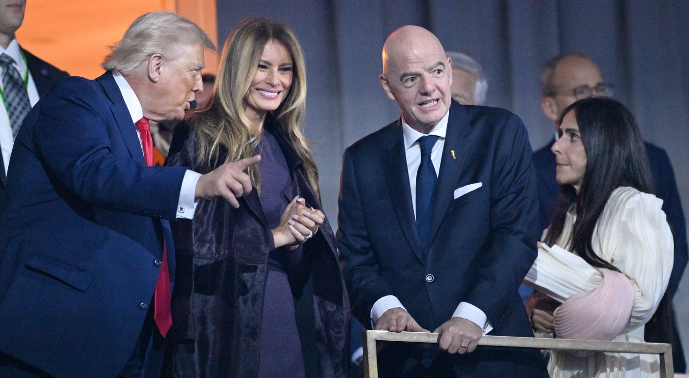 cum-si-a-facut-aparitia-melania-trump-la-tragerea-la-sorti-a-grupelor-campionatului-mondial.-a-atras-toate-privirile
