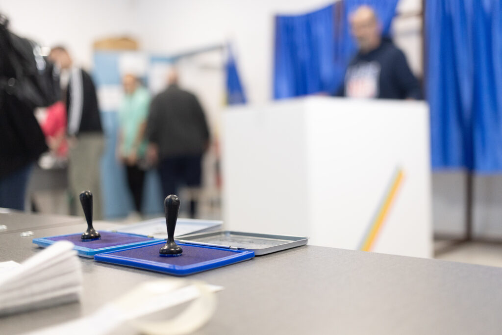 aur-reclama-ca-sunt-persoane-cu-sume-mari-de-bani-in-sectiile-de-votare-din-buzau