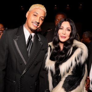 la-80-de-ani,-cher-se-casatoreste-cu-iubitul-ei-mai-tanar-cu-40-de-ani,-alexander-edwards:-imbatranesti,-dar-spiritul-ramane-tanar.-il-iubesc-pur-si-simplu