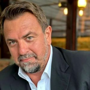 horia-brenciu,-prins-in-mijlocul-unui-jaf-cu-arestari-si-21-de-oameni-raniti-pe-aeroportul-heathrow-din-londra:-e-blocat