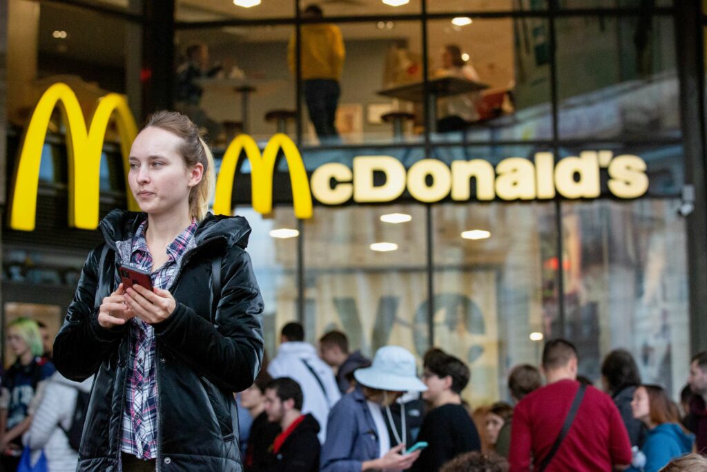 mcdonalds-anunta-schimbari-in-restaurantele-sale-dupa-ce-vanzarile-au-scazut-alarmant-la-nivel-global