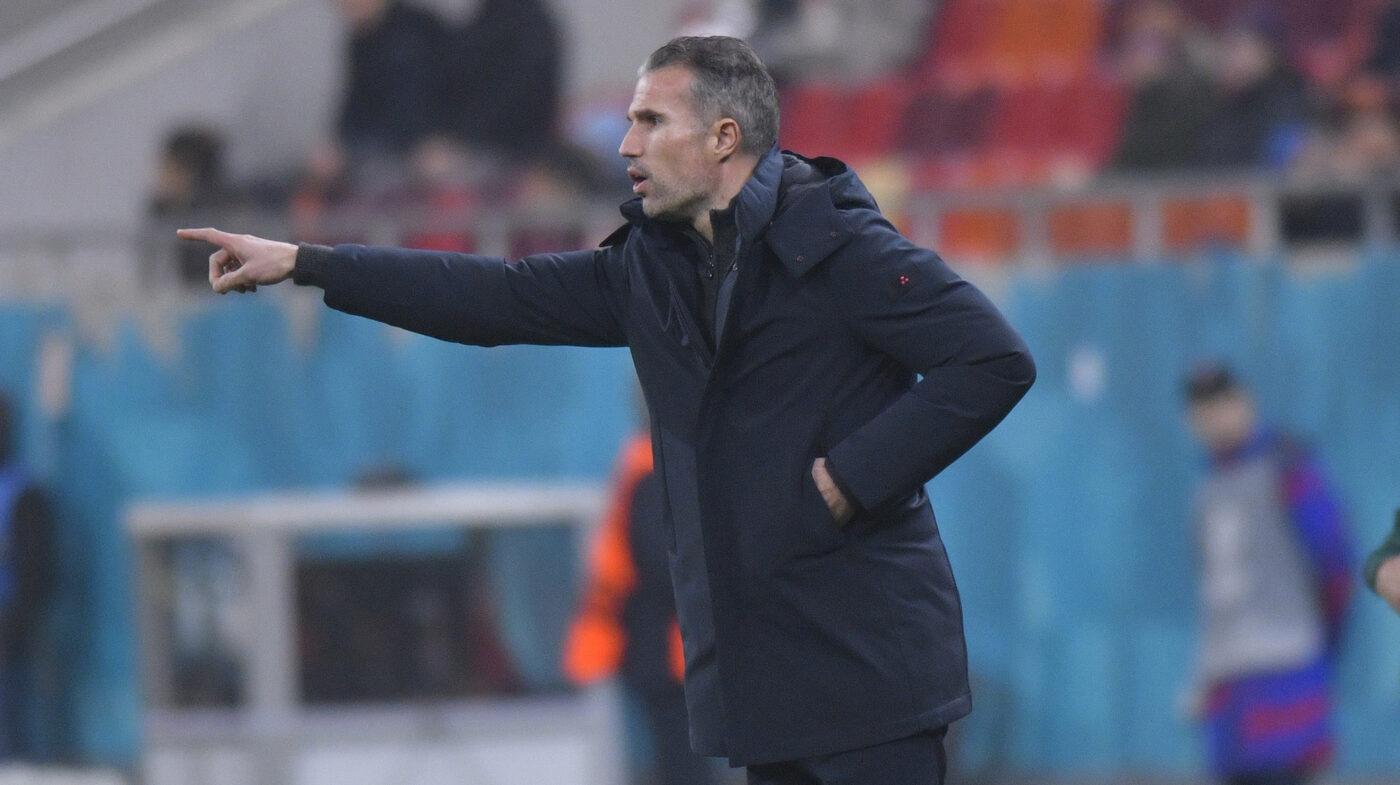 van-persie-si-fotbalistii-sai-au-fost-facuti-praf-in-studioul-emisiunii-din-olanda-dupa-fcsb-feyenoord:-au-jucat-cu-o-echipa-foarte-slaba-si-au-parut-niste-juniori!