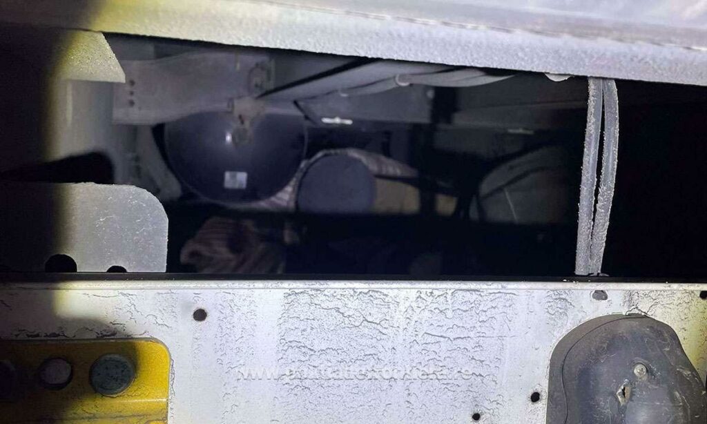 palestinian-descoperit-sub-un-camion-care-intra-in-romania-pe-la-giurgiu