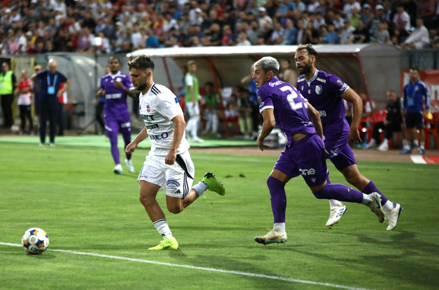 fc-arges-fc-botosani,-live-text-online,-de-la-ora-17:00,-in-etapa-20-din-superliga.-oaspetii-pot-trece-temporar-pe-prima-pozitie!-echipele-de-start