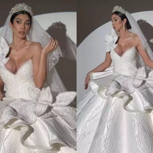 raluca-pastrama,-aparitie-neasteptata-in-rochie-de-mireasa-si-cu-voal-pe-cap:-corp-superb.-este-foarte-frumoasa!