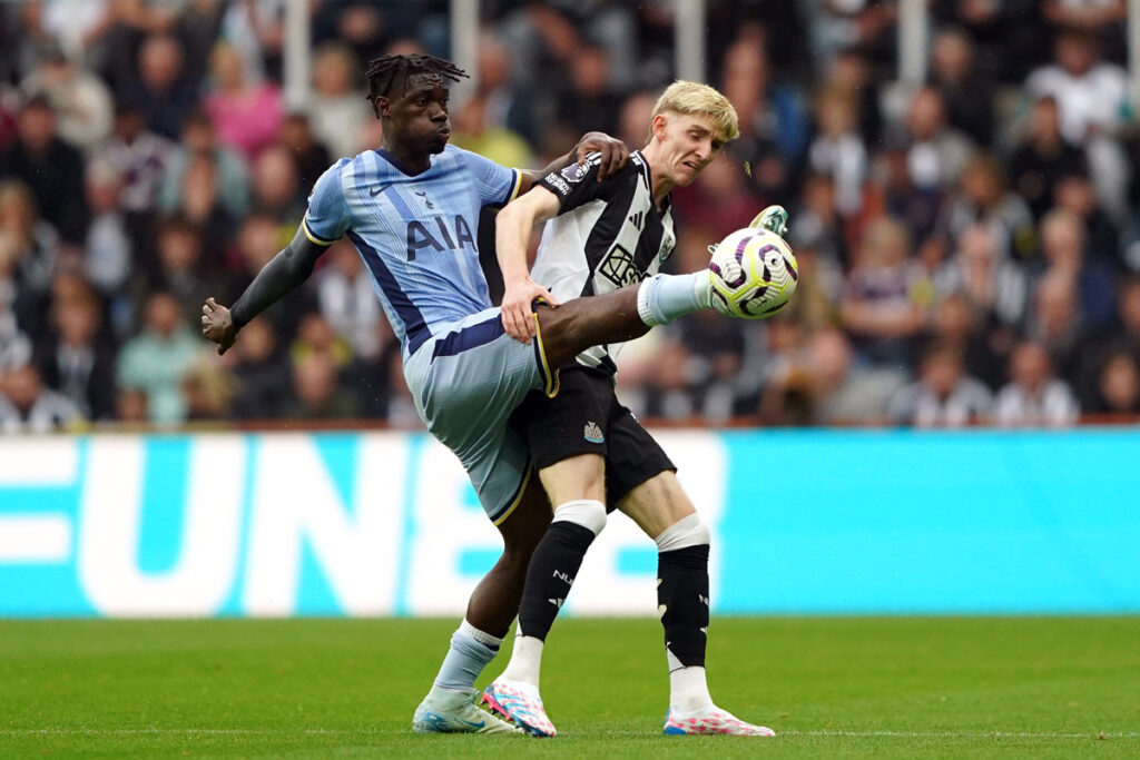 yves-bissouma,-vedeta-lui-tottenham,-isi-cere-scuze-dupa-ce-a-fost-surprins-inhaland-gaz-ilariant