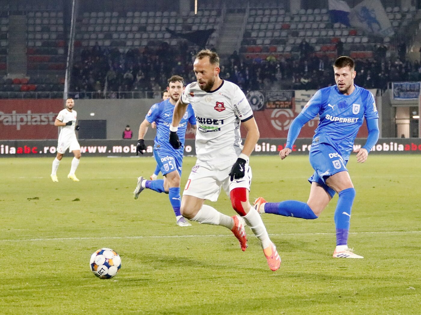 hermannstadt-universitatea-craiova-0-2-live-text-online,-in-etapa-a-20-a-din-superliga.-gol-baiaram!-elevii-lui-coelho-isi-majoreaza-avantajul