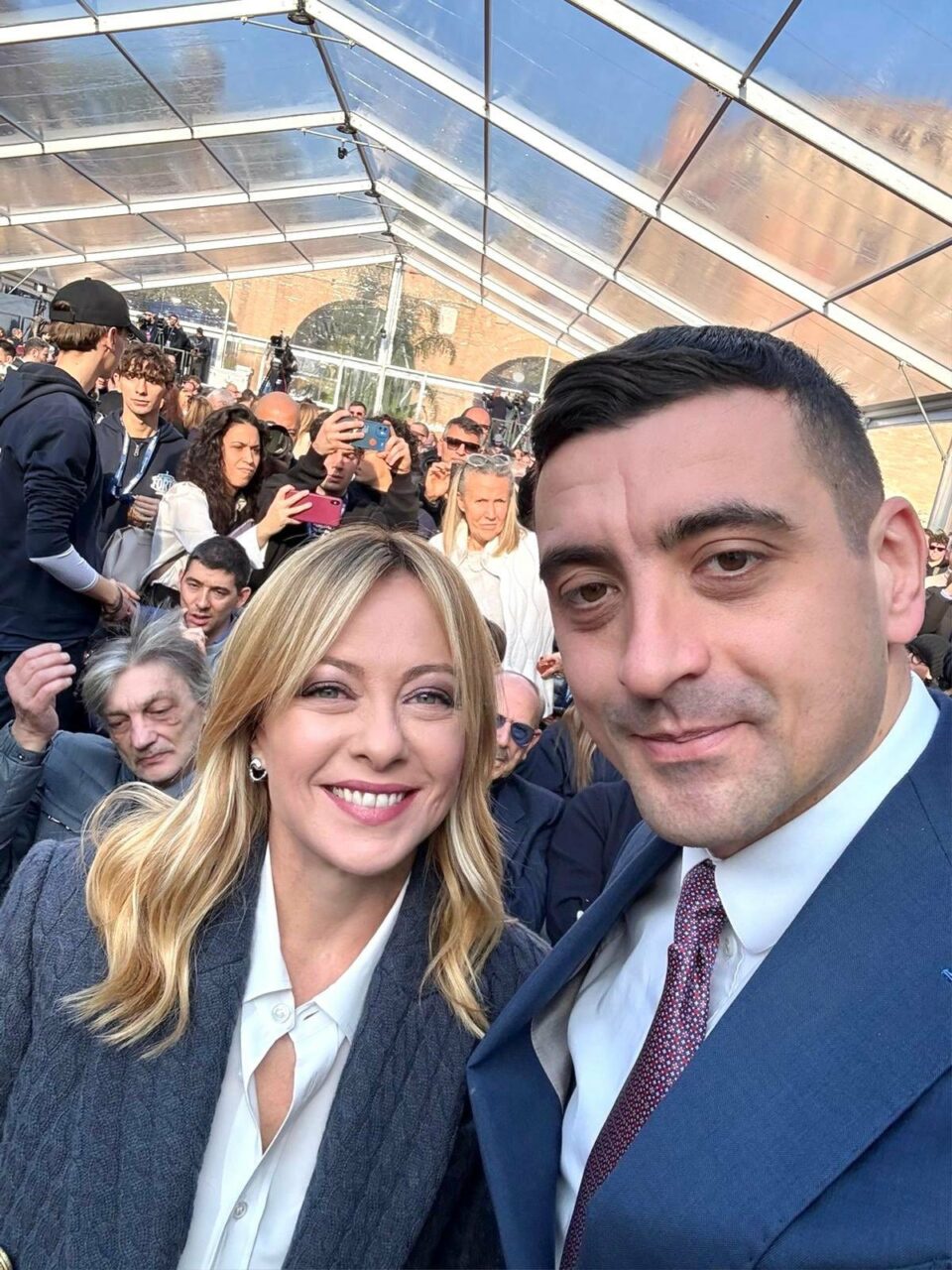 george-simion,-prezent-la-cina-margeret-thatcher-de-la-roma-si-s-a-fotografiat-alaturi-de-giorgia-meloni:-este-al-patrulea-an-de-cand-particip…