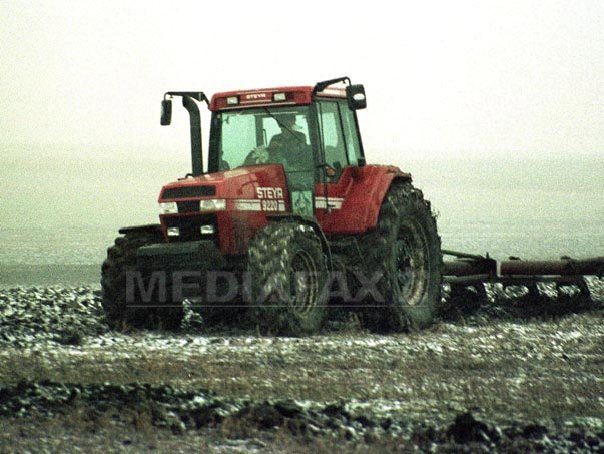 moarte-suspecta-la-o-ferma-din-iasi-copil-de-17-ani,-strivit-de-un-tractor-operat-de-un-tanar-fara-calificare-/-fermier:-asta-te-freaca-pe-tine-grija?