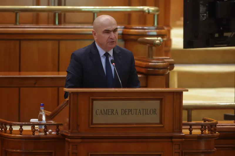 zi-de-foc-pentru-coalitia-de-guvernare.-motiunea-impotriva-guvernului-bolojan-este-dezbatuta-si-votata-in-parlament