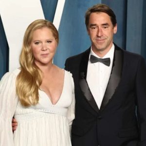 actrita-amy-schumer-si-chris-fischer-divorteaza-dupa-7-ani-de-casnicie:-ne-iubim-foarte-mult-si-vom-continua-sa-ne-concentram-pe-cresterea-fiului-nostru