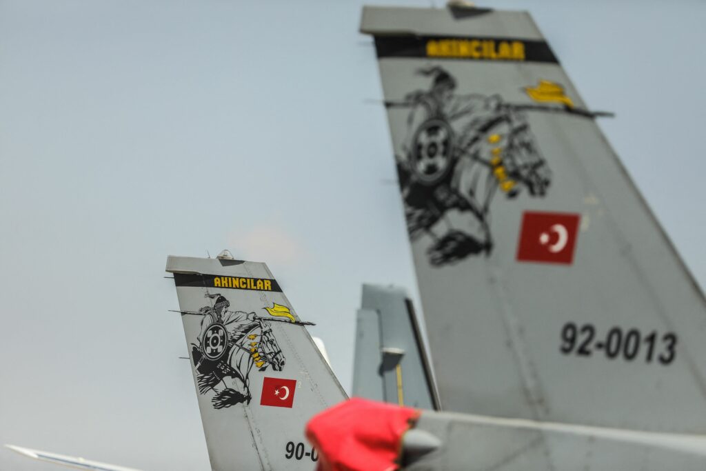 alerta-in-turcia:-avioanele-f-16-au-doborat-o-drona-scapata-de-sub-control-venita-dinspre-marea-neagra