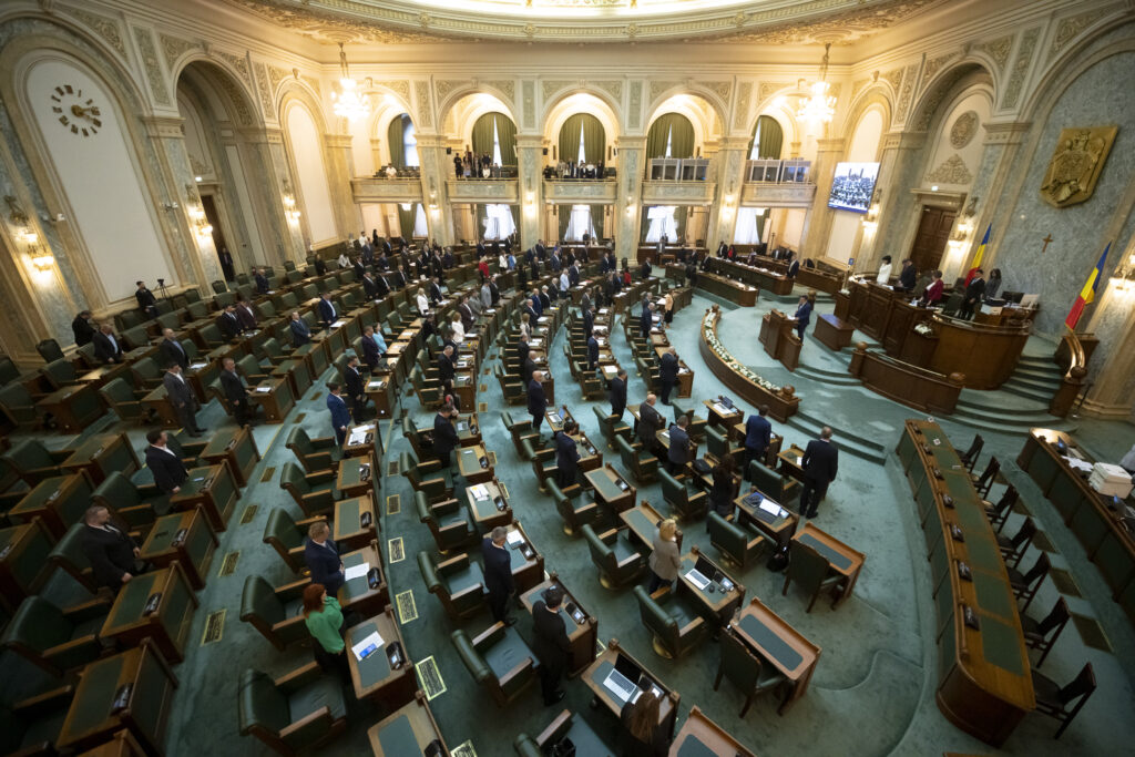 legea-privind-plata-pensiilor-private-trece-a-doua-oara-de-comisiile-senatului,-dupa-decizia-ccr.-proiectul-intra-la-vot-in-sedinta-de-plen-de-miercuri