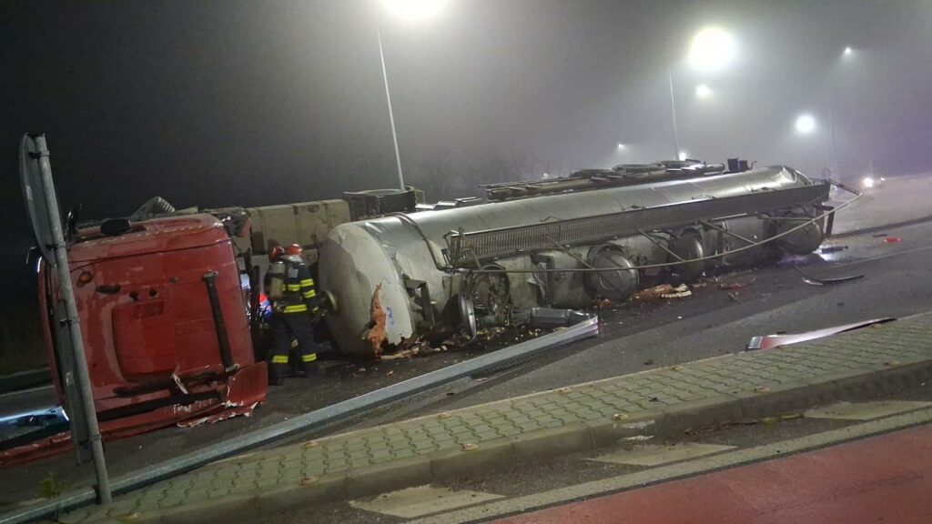 autocisterna-cu-amoniac-rasturnata-pe-dn5-la-remus.-traficul-este-deviat