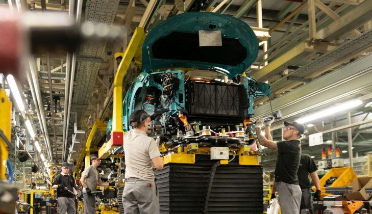 nissan-incepe-asamblarea-celei-de-a-treia-generatii-leaf-in-marea-britanie