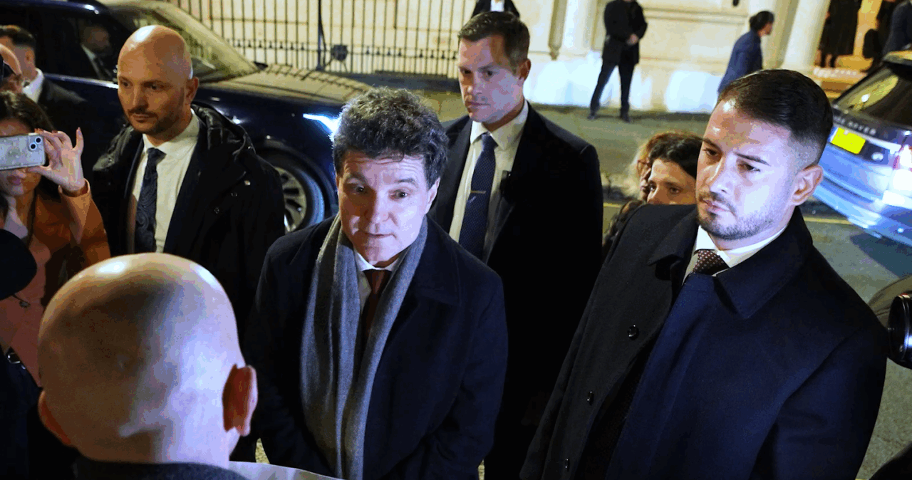 nicusor-dan-face-promisiuni-cu-jumatate-de-gura-romanilor-din-londra,-pe-tema-anularii-alegerilor:-veti-afla-intr-o-luna,-doua