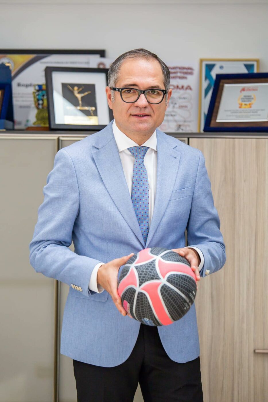 lovitura-de-la-miezul-noptii-in-romania!-presedintele-ans-si-a-dat-demisia-intr-un-moment-critic-pentru-sportul-romanesc:-ma-dedic-familiei!