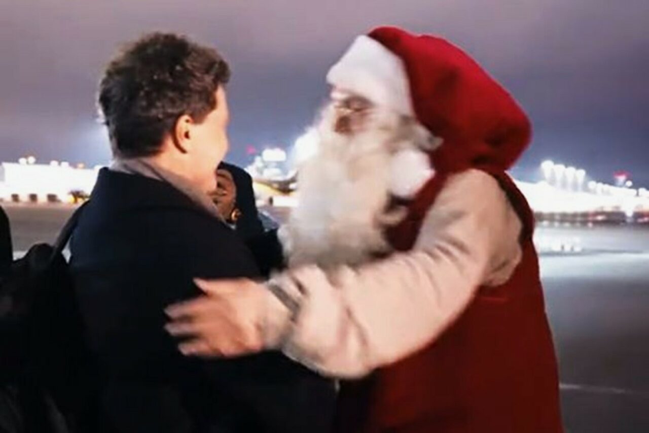 ce-isi-doreste-nicusor-dan-de-la-mos-craciun:-daca-mos-craciun-lucreaza-la-nivelul-asta-de-abstract,-cred-ca-ar-fi-un-lucru-bun