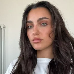 alexia-eram,-despre-problema-de-sanatate-pe-care-o-are-de-multi-ani:-nu-pot-sa-ma-relaxez-nici-in-somn.-ma-aud-singura-in-ureche-si-ma-trezesc/-ce-i-a-recomandat-medicul