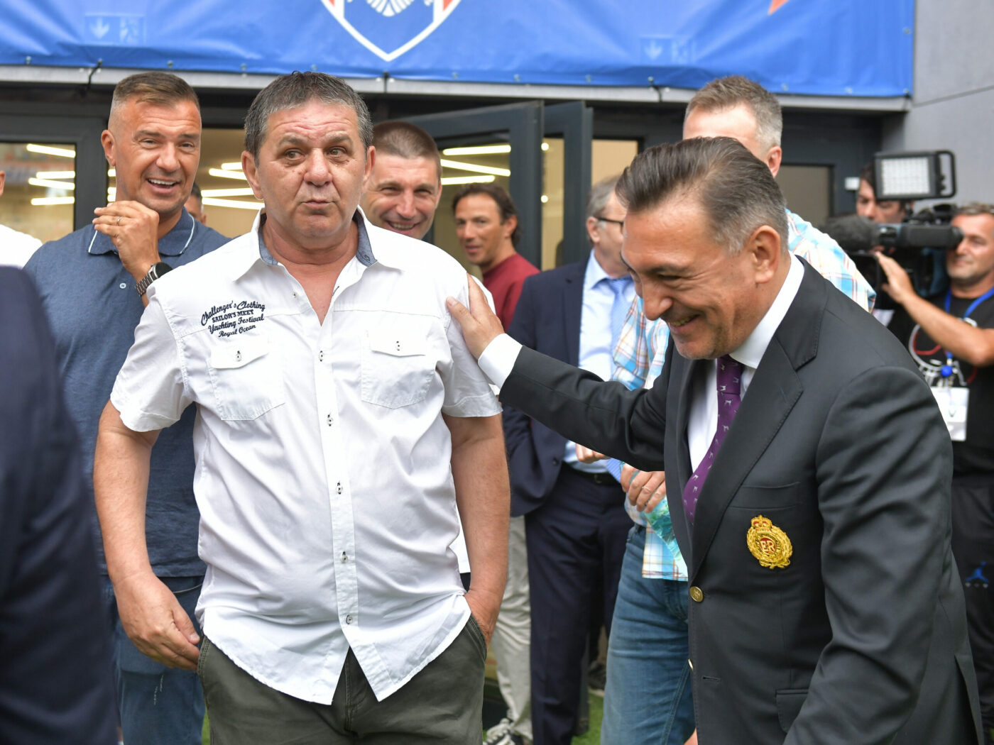 reactia-lui-ilie-dumitrescu-dupa-ce-l-a-auzit-pe-vali-moraru-ca-a-cerut-o-statuie-la-stadionul-steaua-pentru-marius-lacatus