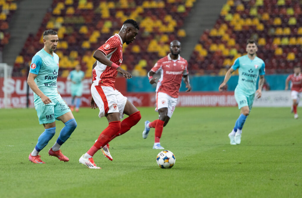 superliga-de-fotbal.-dinamo-a-pierdut-la-arad-si-a-ratat-oportunitatea-de-a-urca-pe-primul-loc